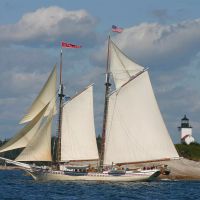 Ngoại thất của chiếc thuyền Schooner Heritage trên mặt nước