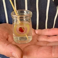 Ly cocktail được Lisa Gottlieb pha chế tại nhà trong thời gian cách ly. Ảnh: NVCC.