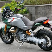Moto Guzzi V100 Mandello S - môtô đường trường giá 535 triệu đồng