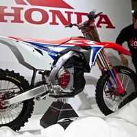 Cào cào điện Honda
