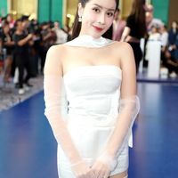 Chị Đẹp Đạp Gió Rẽ Sóng