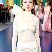 Chị Đẹp Đạp Gió Rẽ Sóng
