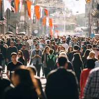 Phố Istiklal đông đúc ở Istanbul