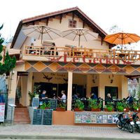 Với mặt tiền rộng rãi và được thiết kế hiện đại, The Gecko luôn hấp dẫn du khách. Ảnh: tripadvisor