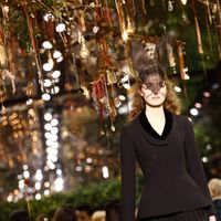 Không khí Halloween cùng Christian Dior Couture Spring 2017 lịch sử