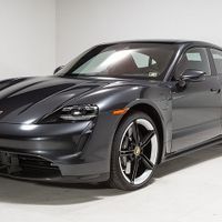 Porsche Taycan 2024 bản thể thao lộ diện với thiết kế như xe đua