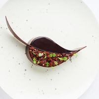 Món ăn thuộc nhà hàng đạt ba sao Michelin Maison Pic.