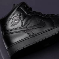 giày Sneaker màu Triple Back