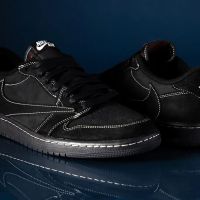 giày Sneaker màu Triple Back