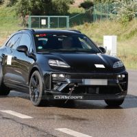 Porsche Macan EV 