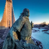 nhà-thờ-Hallgrimskirkja-ivivu-2