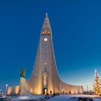 nhà-thờ-Hallgrimskirkja-ivivu