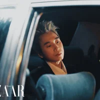Karik vào vai một chàng trai u buồn, phải nói lời chia tay với người mình yêu.
