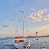 Đu thuyền Fenides Liveaboard điểm hẹn tuyệt vời để ngao du những hòn đảo ở Indonesia.