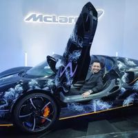Minh "Nhựa" tung video đến đại bản doanh ở Anh để xem mắt McLaren Elva
