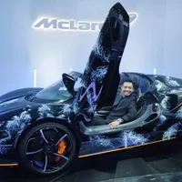 Minh "Nhựa" tung video đến đại bản doanh ở Anh để xem mắt McLaren Elva