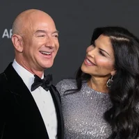 Tỷ phú Jeff Bezos và bạn gái lâu năm Lauren Sanchez chuẩn bị cưới