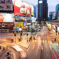 Các điểm du lịch chính của Malaysia như Kuala Lumpur, Penang hay Johor đều được đầu tư xây dựng các trung tâm mua sắm lớn. Trong đó, Kuala Lumpur đã giành được nhiều giải thưởng mua sắm quốc tế, trong đó bao gồm top 5 các điểm đến mua sắm tốt nhất từ Expedia UK năm 2016, xếp thứ 4 trong danh sách những thành phố mua sắm tốt nhất thế giới theo CNN trong hai năm liên tiếp 2012-2013. Ảnh: Kuala-lumpur.