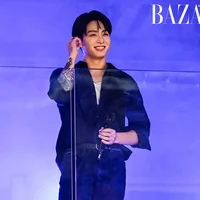 JungKook (BTS) bất ngờ “mở mini concert” tại Times Square, New York