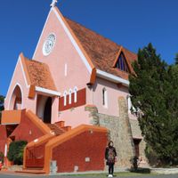 Du lịch Đà Lạt 3 ngày 2 đêm: Đến nhà thờ Domaine De Marie