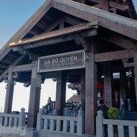 Du khách tấp nập 
