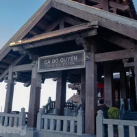 Du khách tấp nập 
