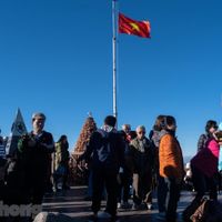 Do thời tiết thuận lợi, lượng khách tham quan cũng đạt mức đáng kể.