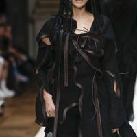 model-walks-the-runway-during-the-yohji-yamamoto-ready-to-news-photo-1696221626.jpg