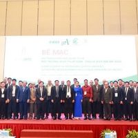 Các đại biểu chụp ảnh lưu niệm tại lễ bế mạc.