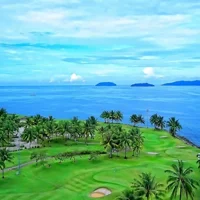 Sân golf BRG Đà Nẵng sở hữu vị trí đắc địa ngay bên bờ biển nên thơ và trữ tình. Ảnh: Golftimes