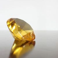 đá ngọc bích vàng