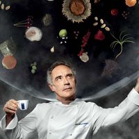 Đầu bếp Ferran Adrià là người đầu tiên ứng dụng các kỹ thuật khoa học này