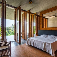 Biệt thự như khối hộp rỗng giữa đồi cây