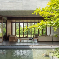 Biệt thự như khối hộp rỗng giữa đồi cây