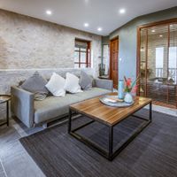 Mặc dù diện tích phòng rộng rãi nhưng vẫn đem lại cảm giác ấm áp, gần gũi khi nghỉ ngơi tại đây