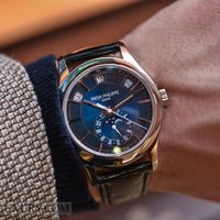 patek-philippe-annual-calendar-5205g-gradient-blue-3-dd90554f-ebf2-4306-af9b-ce190eec0b2f.jpg?v=1538306446057