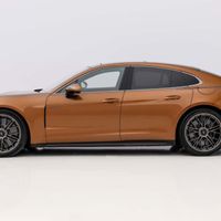 Porsche Panamera thế hệ mới ra mắt, giá từ 100.000 USD