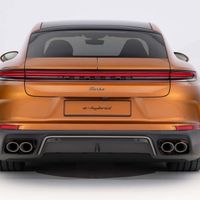 Porsche Panamera thế hệ mới ra mắt, giá từ 100.000 USD