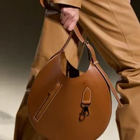 00003-hermes-spring-2023-ready-to-wear-details-credit-gorunway.jpg-scaled.webp