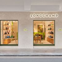 cửa hàng Longchamp
