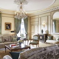 Bước vào khách sạn Le Meurice từng tổ chức tiệc cưới của Picasso