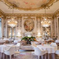 Bước vào khách sạn Le Meurice từng tổ chức tiệc cưới của Picasso