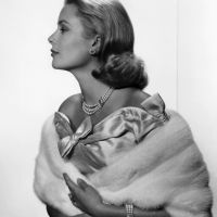 van-cleef-arpels-grace-kelly-cover-555-740@3x.jpg.webp