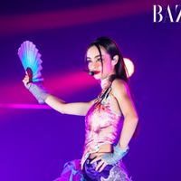 MLee múa quạt cho ca khúc Cá Cắn Câu