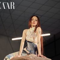 “Little Love” (But No Limit) mang màu sắc về một tình yêu mãnh liệt và ngọt ngào.