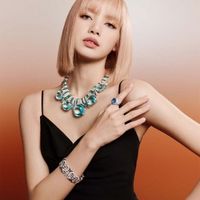 lisa-gay-xon-xao-khi-nhan-giai-thuong-bieu-tuong-van-hoa-351.jpg