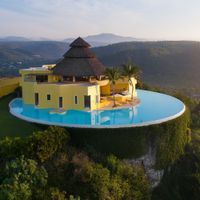 Ngắm lâu đài nổi đẹp như tranh vẽ trên đỉnh núi Mexico