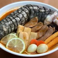 "Độc lạ Đài Loan" với món mì ramen chân cá sấu