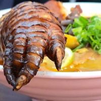 "Độc lạ Đài Loan" với món mì ramen chân cá sấu