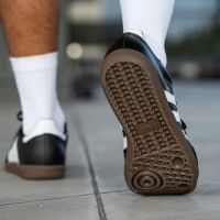 Nhung-ly-do-ban-nen-so-huu-ngay-mot-doi-adidas-Samba-1.webp